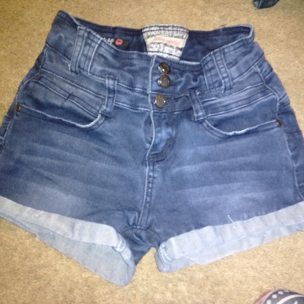 Hot kiss short shorts